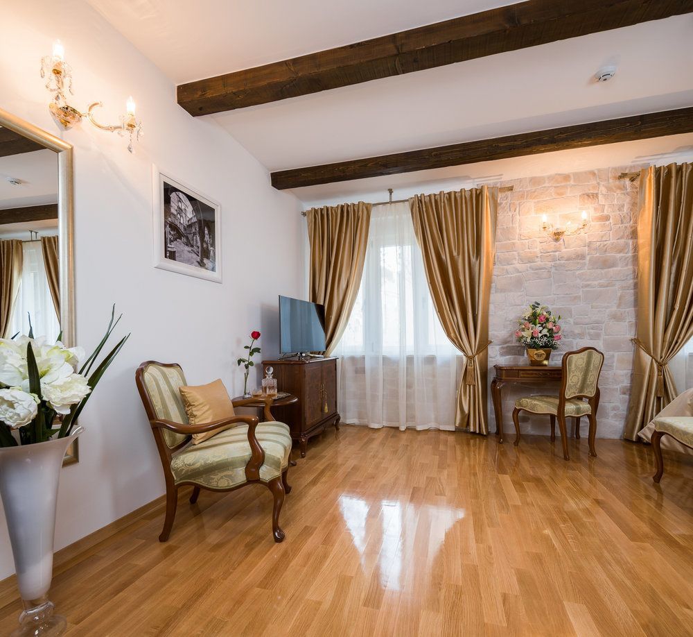 Priska Heritage Rooms (Adults Only) Split Exterior photo